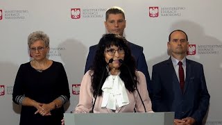 Koronawirus Kuriozalne słowa na konferencji w MEN Dyrektorka szkoły zdradziła quotsposóbquot na COVID19 [upl. by Ialocin]