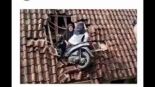 Motorcycle crashes on Roof and F1 Issues  What does this mean suzuki gsxr 600 [upl. by Krebs162]