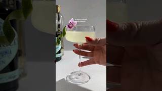 Elderflower🌺gin gimlet cocktail🍹cockatiel cocktiel cocktail [upl. by Nojid681]