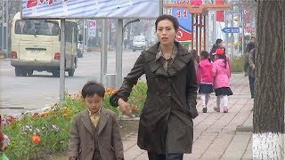 Pyongyang City peopleNorth Korea 北朝鮮で生活する人々平壌の世界001 [upl. by Vaughn]