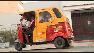 Mototaxis La peligrosa alternativa para los escolares en Lima [upl. by Isac998]