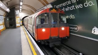 London Underground Piccadilly Line  Arrêt à la station Covent Garden [upl. by Ahsyekal]