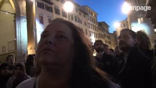 Renzi in Piazza della Signoria le parole dei supporter del Pd e dei contestatori [upl. by Airda]