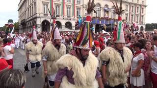 Fete de Bayonne 2017 Défilé des Géants et des sonneurs de cloches [upl. by Sternlight]