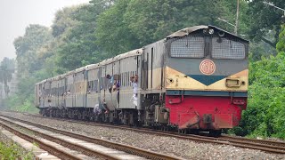 Bangladesh Railways Dual Cab Locomotive 2701 JT18U6 Diesel Pulled Karnaphuli Express Train [upl. by Virgie]