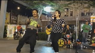 bulan ditutup awanFarah ft retmelo buskers cover Rokiah Wanda [upl. by Weinshienk280]