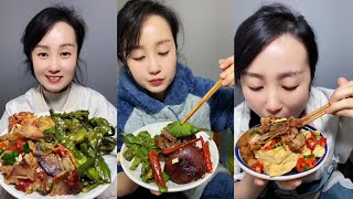 Eating 29 trotters stewed with dried beans tiger skin are so fragrant eating food yummy [upl. by Ehsiom]