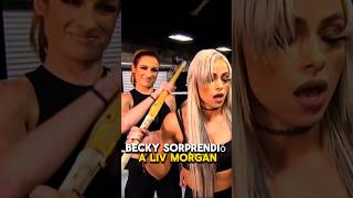 Becky Lynch sorprende a Liv Morgan wwe wrestling livmorgan [upl. by Nnalyrehc]