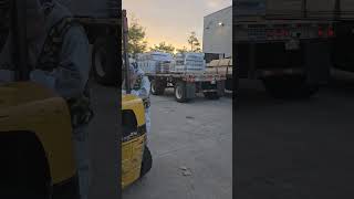 Delivery at lowes store truckdriver trucking viral truck truckers [upl. by Olly]