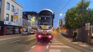 Levering allereerste nieuwe Kusttram op de stelplaats van De Lijn in Oostende [upl. by Yme432]