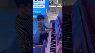 栩暟在機場彈鋼琴🎹 Kyle plays the piano 🎹 [upl. by Costanzia898]