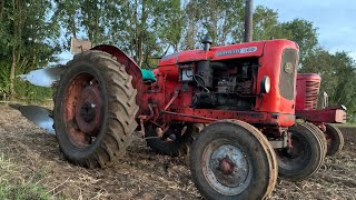 Nuffield 460 amp Ransomes TS82 Ploughing [upl. by Adnik]