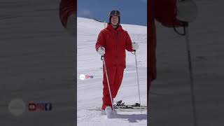 How to put my skis on whilst standing on a steep slope  SkiCoachingOnline  How to ski videos [upl. by Rehtnug4]