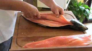 How to fillet salmon in 30 secondes THEFRENCHCOOKER [upl. by Corina]