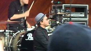 Gavin DeGraw  quotChariotquot  Mixfest Boston 91413 [upl. by Arahc]