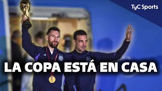 LA COPA DEL MUNDO LLEGÓ A ARGENTINA DE LA MANO DE MESSI 🔥 ¡EL RECIBIMIENTO FUE UNA LOCURA DE GENTE [upl. by Rosabella]