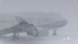 ついに再生340万回突破！！超絶！！猛吹の新千歳空港 China Airlines B747400 離陸A10雪 New Chitose Japan [upl. by Sherye]