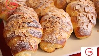 Les Croissants aux amandes  أحسن وصفة لتحضير كرواصة سهلة ولذيذة جدا [upl. by Itsa46]