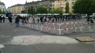 1 Mai in Berlin  Wenig Rechtsextremisten auf dem Antrittsplatz an der Bornholmer Brücke [upl. by Bina]