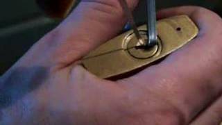 lockpicking a TRICIRCLE 265 padlock [upl. by Cod]