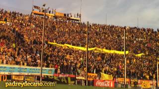 quotEsta banda siempre estará a tu ladoquot  Hinchada Peñarol [upl. by Nosnorb814]