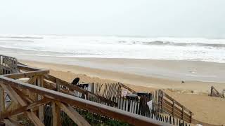 A Lacanau du vent de grosses vagues dans le cadre de la tempête Carmen [upl. by Acemaj472]