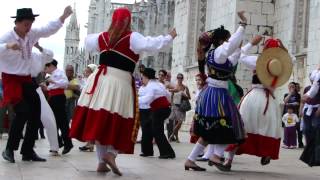 Portugal  Dança folclórica no Mosteiro dos Jerónimos  2012 [upl. by Alemat]