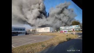 Einsatzfahrt zu Lagerhallenbrand responding to commercial structure fire [upl. by Lansing531]