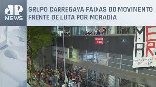 Manifestantes invadem prédio do Ministério da Saúde em SP [upl. by Ajdan]