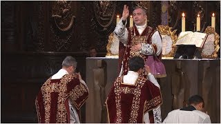 Messe traditionnelle à NotreDame de Paris  vendredi 7 juillet 2017 [upl. by Ecinreb]