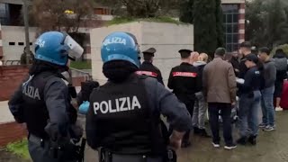 Roma la polizia sgombera lex hotel Petra nel quartiere Romanina [upl. by Quinta194]