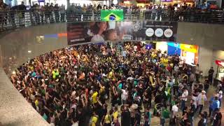 Bolsonaro é recebido por apoiadores em aeroporto de Fortaleza  28jun2018 [upl. by Ydiarf]