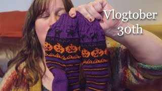 Shawls Socks amp Pizza Sauce  Vlogtober 30th 2024 [upl. by Gunn]