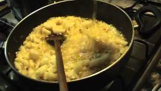 Risotto con pere noci e gorgonzola [upl. by Einnaffit767]