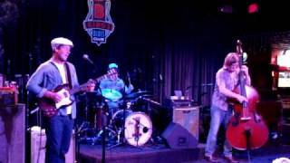 Eric Lindell quotCountry Livinquot Live  BB Kings West Palm Beach FL 102010 [upl. by Aziar]