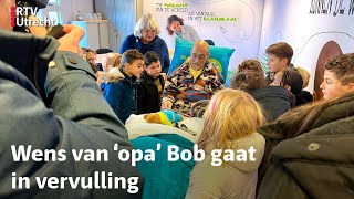 Zieke conciërge neemt afscheid geliefde Bob met wensambulance naar school  RTV Utrecht [upl. by Burn555]