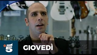 Cado dalle nubi  Giovedì 26 Gennaio alle 2110 su Canale 5 [upl. by Harte566]