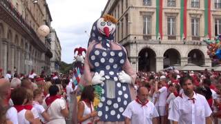 Fete de Bayonne 2017 Défilé des Géants et musiciens Basques [upl. by Ettevad]