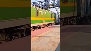 15047 पूर्वांचल एक्सप्रेस Kolkata Gorakhpur wag9 100kmph indianrailways 🔥🔥🔥🔥🔥 [upl. by Lilak]