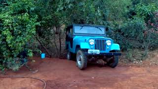 Jeep Willys Manobrando [upl. by Vaenfila]