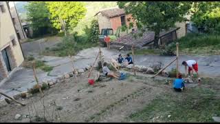 Costruzione recinzione con pali di castagno  timelapse [upl. by Gudrun232]