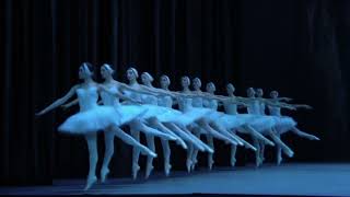 quotJezioro łabędziequot  Bolshoi Ballet Live  sezon 2021–22  fragment aktu I [upl. by Roath]