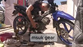 Yamaha 125z overhaul Part 2 sampai head block [upl. by Yunfei]