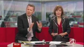 Lee Saxby on Barefoot Running  BBC Breakfast  VIVOBAREFOOT [upl. by Yorick]