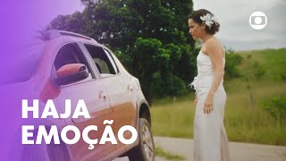 Atolou O carro que levava Lucinda para o casamento atola na estrada  Terra e Paixão  TV Globo [upl. by Lunn]