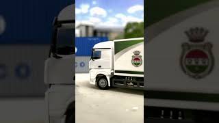 Car System Digital LKW MB Actros Streamspace Kofferaufbau Veltins Getränke HERPA [upl. by Mehitable367]