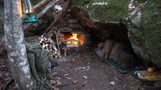 Excavate a natural shelter Stone fireplace with chimney Sleeping in the wild Survival skills [upl. by Lamprey980]