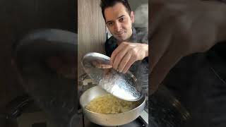 SPAGHETTI AGLIO OLIO PEPERONCINO con CAVOLFIORE e PANURE CROCCANTE al POMODORO SECCO🤤 Shorts [upl. by Juxon726]