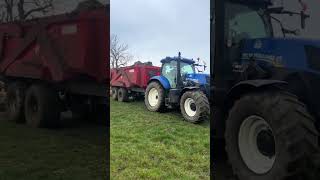 UNE AGRICULTRICE AVEC UN NEW HOLLAND ET UNE 14T  agricultrice agricole agriculture [upl. by Corbet]