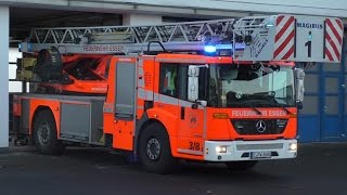 Alarmierung  Dachstuhlbrand mit Menschenrettung Einsatzfahrten Feuerwehr Essen [upl. by Leanahtan301]